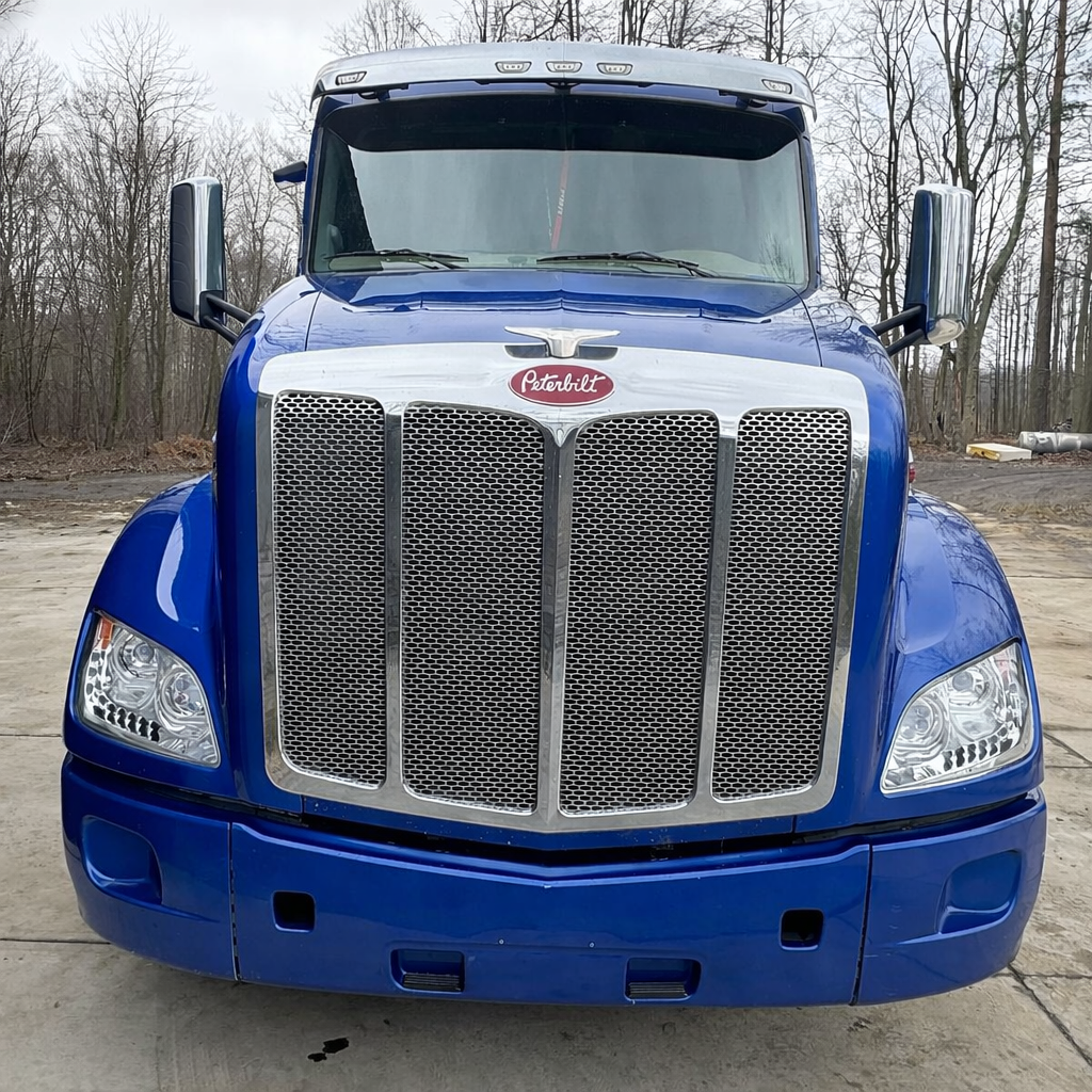 2017 PETERBILT 579 - Image 2
